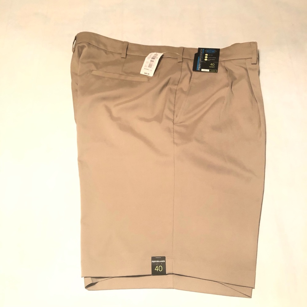 Performance Work Play Men’s Khaki Shorts Sz 40 NWT